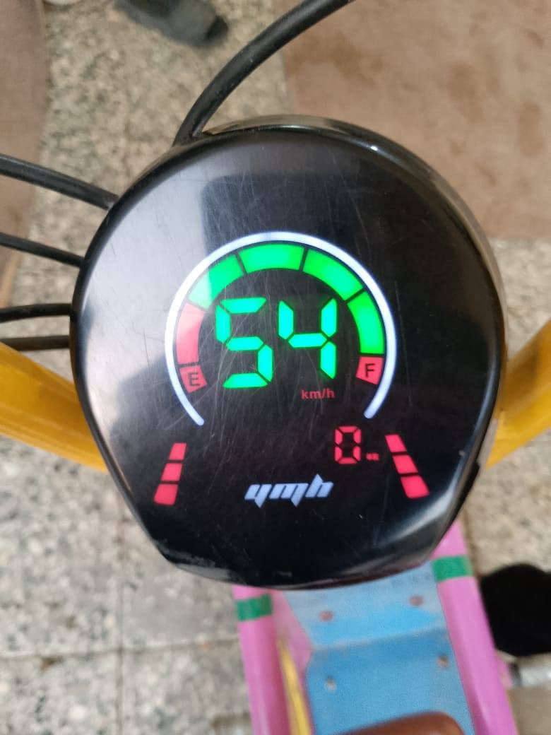 السلام عليكم دراجه شحن للبيع دراجه نضيفه بطاريه ليثيوم نضيفه وياها بصمتين وسويجين و مفتاحين سرعه موضحة بل صوره السعر 150وبيها مجال قليل مكان ابو غريب الحصوه قرب مدرسه الحجر الاسود لاستفسار *********** وبيه واتساب
