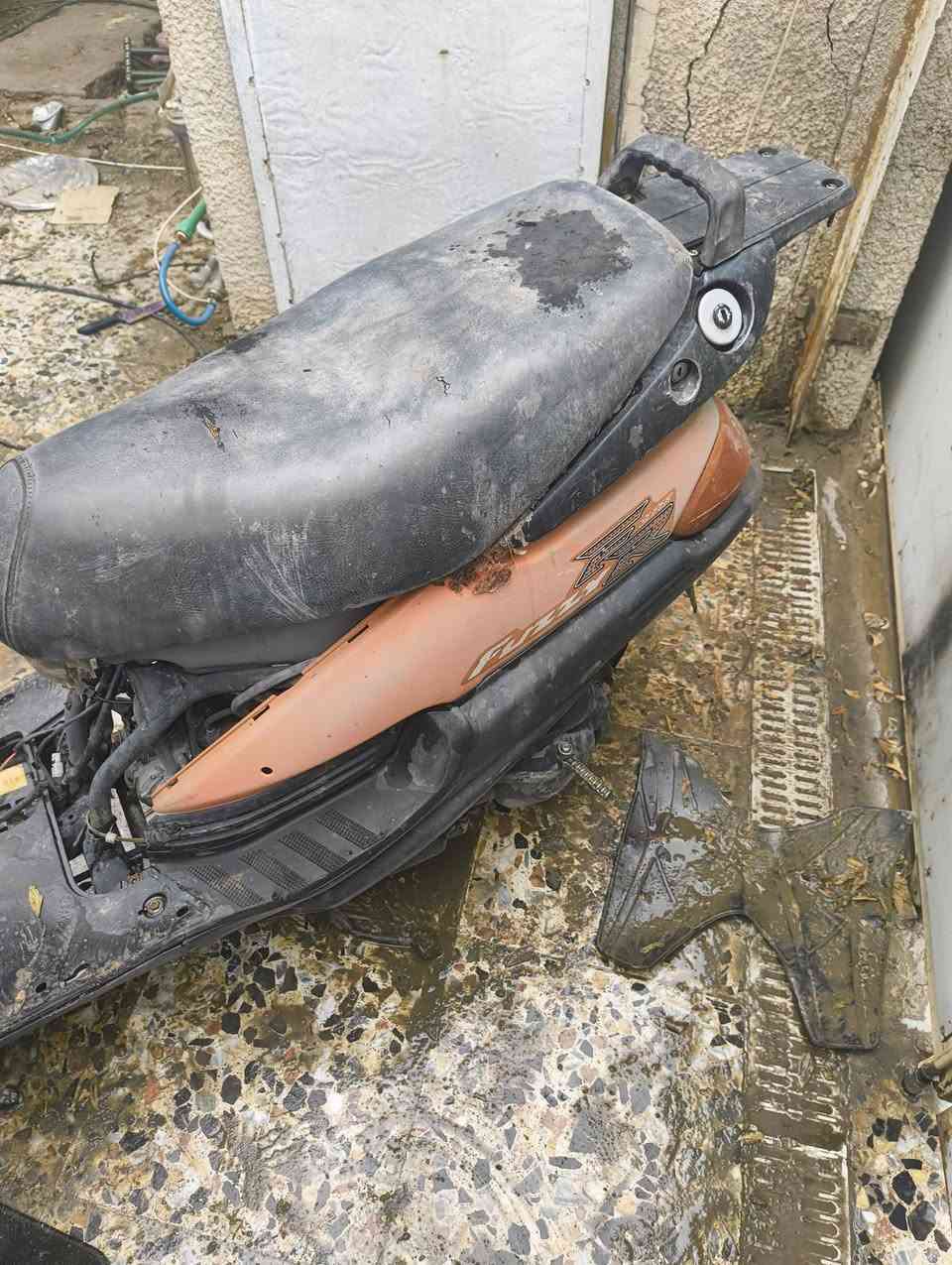 السلام عليكم دراجه فراشه للبيع الدراجه اني اشتريتها من 2015 اخذتها رمبه تركتها بل حديقه صار 3 سنوات للعلم الدراجه من تركتها جانت شغاله كلشي ما بيها هسه جيت اشغلها اسويجها ضايع جطلتها ما اشتغلت انته تاخذ مني كفاله المكينه والعشاير ول قانون
السعر 160 الف 
مكاني بغداد حي الاعلام 
***********
