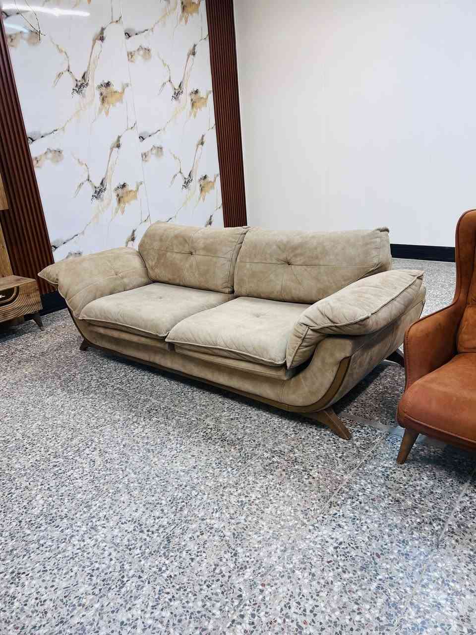 تخم 8 مقاعد تركي نضام سرير نظافته 90% العنوان الدوره ***********
