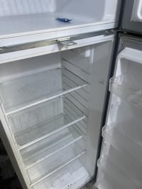 ثلاجة • للبيع • بالكارتونه