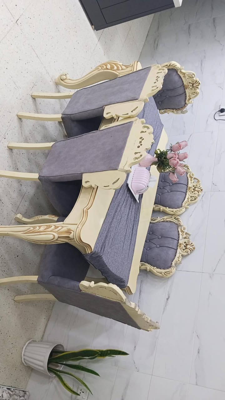 ميز طعام خشب زان
الطول 156×88
مع 6 كراسي مثل ماموضح بالصور 
السعر175


**إذا كنت صاحب هذا الإعلان وتريد حذفه لأي سبب، رجاءا أرسل رسالة إلى الدعم الفني**