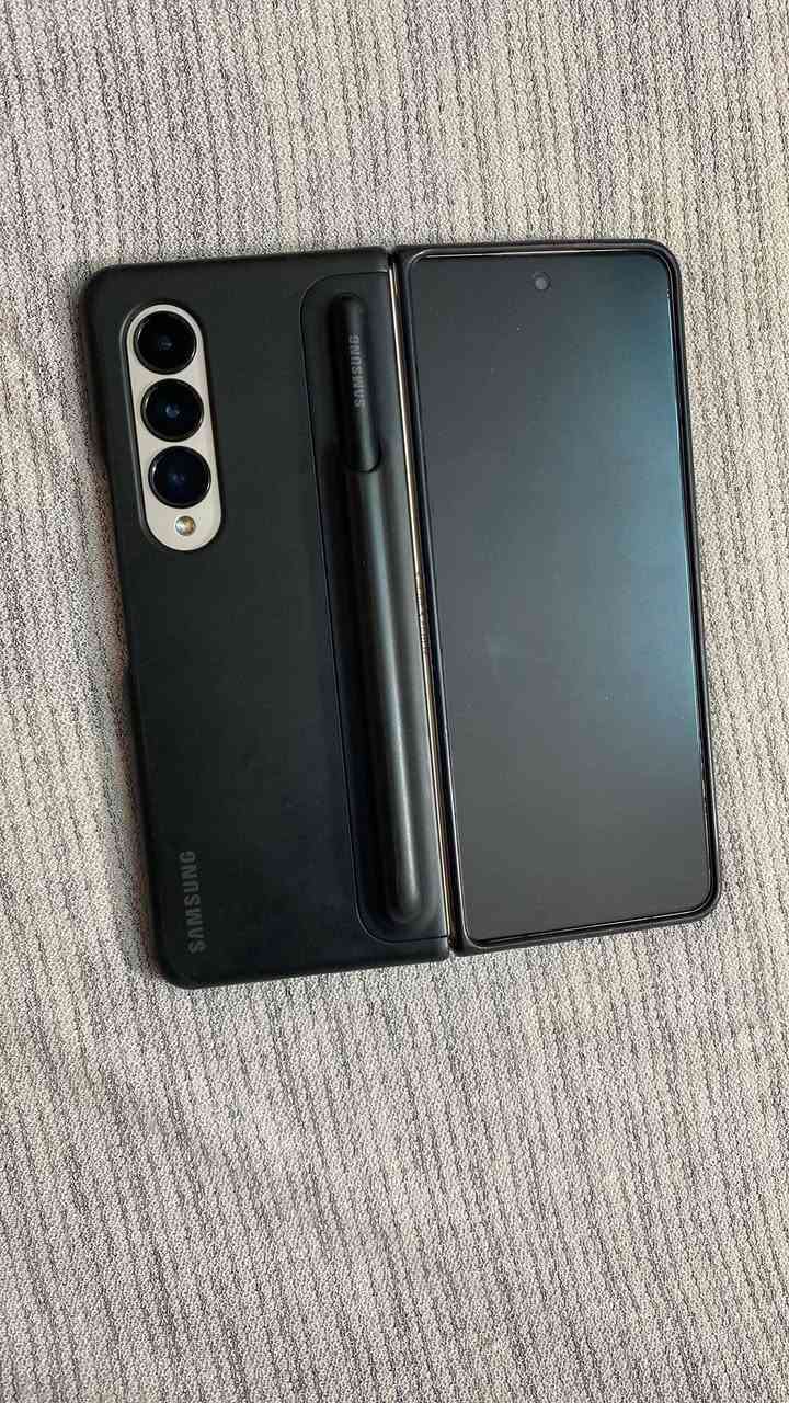 كلاكسي فولد فــــ4ــــور ابو شاشات

بوبجي 120 فريم 

Samsung Galaxy Z Fold 4
 اللون الذهبي ذاكره 512

الجهاز جبال نسخة خاصة دبل سيم

السعر/650الف مجال بسيط للشراي
الجهاز كارتون غراض كامله
مكاني موصل الجانب الايسر
***********
***********
