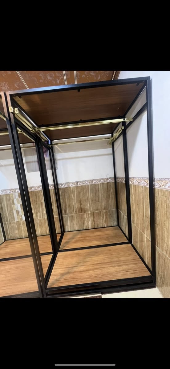 السلام عليكم 
للبيع
 استاندات جديد مستخدم شهرين 
عدد( 4 )قطع كل ستاند ارتفاعة مترين عرض متر و20 سم ( سعر القطعه 250 الف)
ملاحظة ملكانات ماعندي   
للاستفسار ***********
***********
