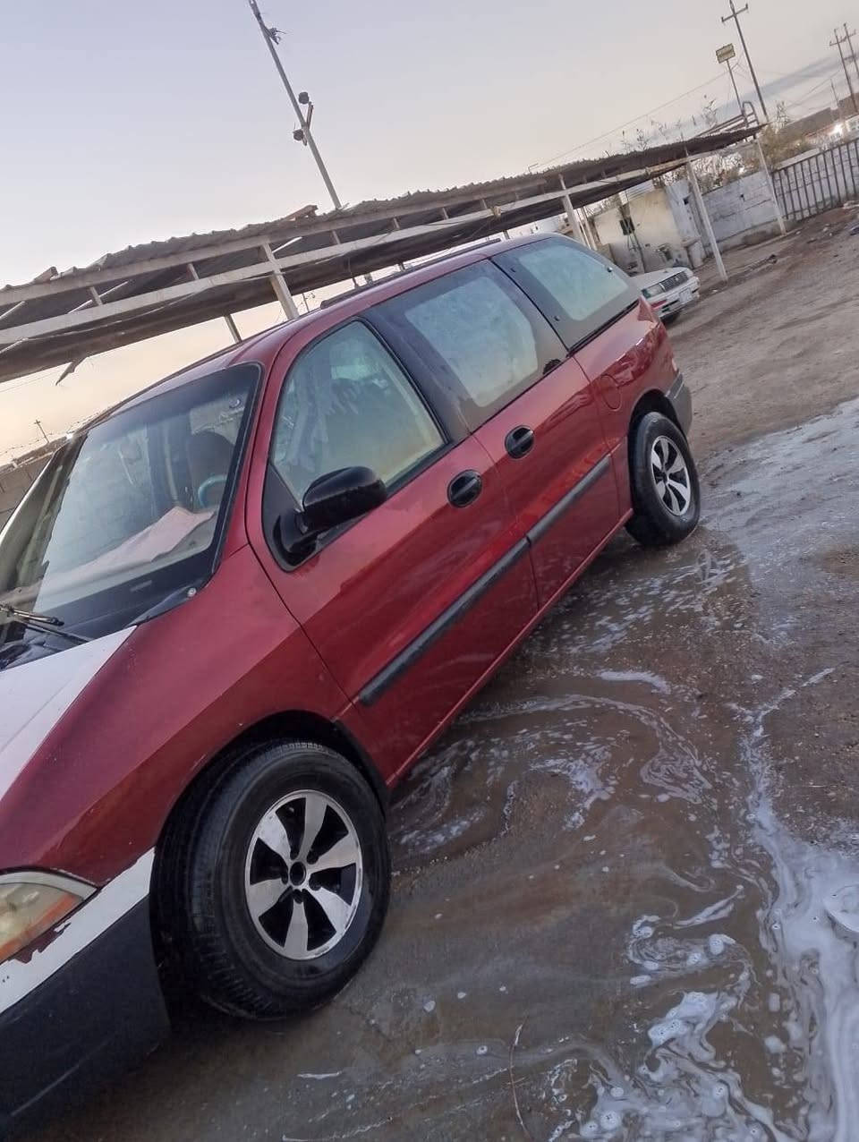 السلام عليكم.      للبيع او المراوس حسب القناعه  السعر 50 ورقه وبيها مجال 
فورد امريكي موديل 2000 
رقم اربيل تحويل مباشر 
ملاحضه السياره كاطعه نار فقط  ابيع عل هذه الوضع 
كير ومحرك جدد 
صدر جديد تخم تاير ويل كب كيلو 
سياره حلوه وبلاديه
سبعه راكب 
العنوان الرمادي ال سبعه  للاستفسار هاتف ***********
