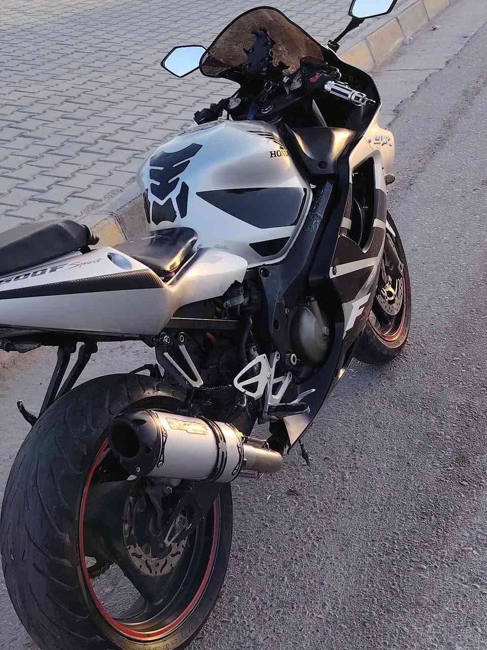 سلام عليكم دراجه بطح افوراي للبيع دراجه مكفوله جيب مصلح وتعال افحص اترايك وين ما تريد مكانه كربلاء حي العامل شارع المستوصف الرقم ***********
