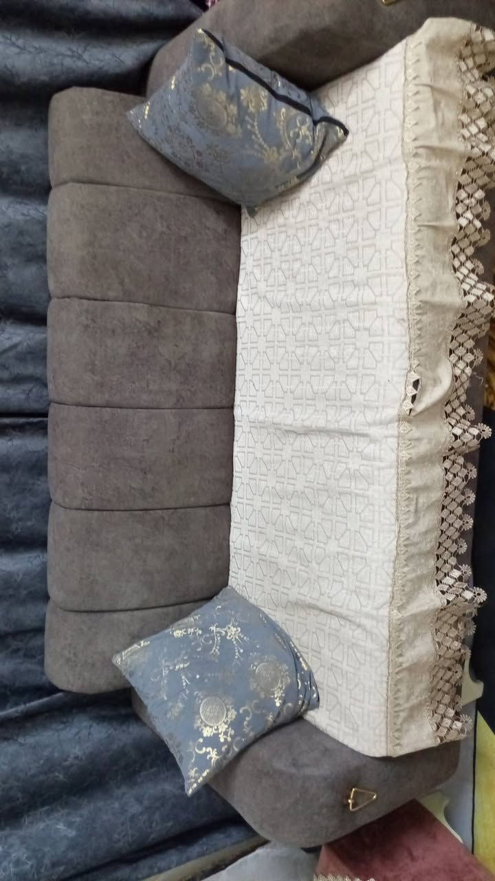 للبيع تخم 10مقعد جديد وتكمه وثكيل لا دايس ولا مشكوك ولا اي شي بعده عله وضعه حيل نضيف مكان بغداد البياع الشهداء ***********
