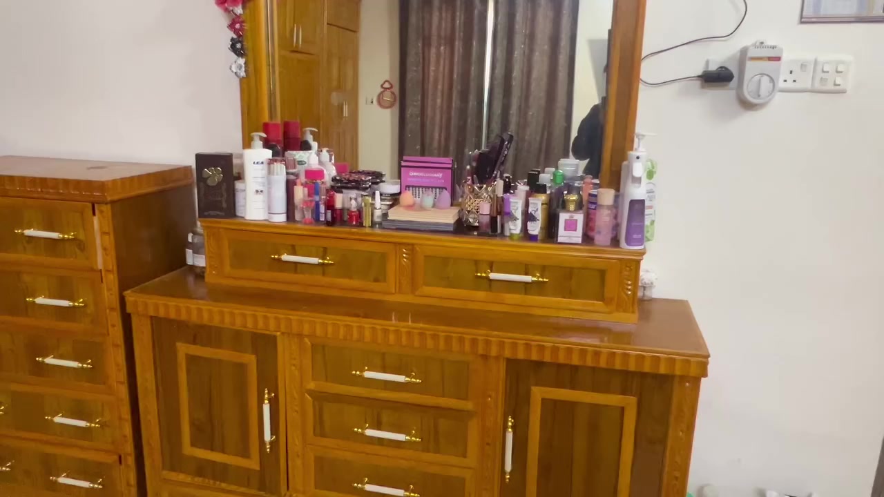 غرفة جديدة للبيع استخدام شهرين سبب اللبيع محتاج واريد أبيعها الغرفة نظافة 100/100 الموصل الجانب الأيمن حي وادي حجر للاستفسار اكثر الاتصال على الرقم ***********
