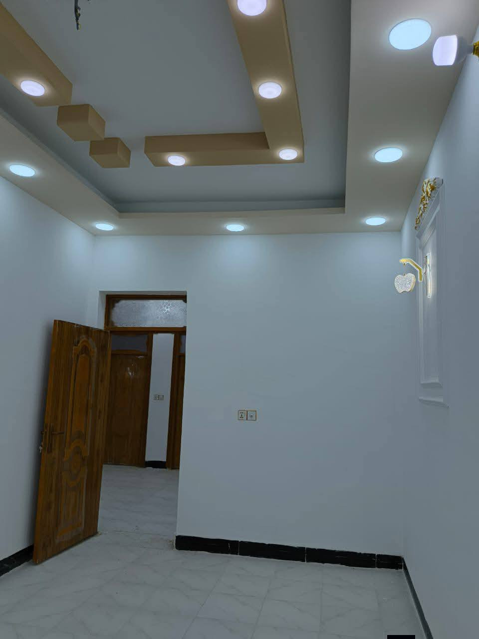 بيت🏠🤑 42مليون وبيه مجال 🤑
***********

بيت مساحه 120م #طابو_زراعي سند 25

(عنوان البيت) 
(  عمود317  شارع الصب مقابل ملحق قريه الغدير                                

بيت جاهز مفتاح 🔑 
أساس وسقف صب مركزي 

منطقه كامله السكن #شوارع_تبليط 

غرفه نوم2 وصاله ومطبخ واستقبال حمامات داخليه وخارجيه وكراج 

#مدارس // ماء//. كهرباء//. تبليط  /. خط مولد ذهبي 
وتساب
***********
ملاحظه// توجد لدينا كل المساحات من دور او قطع
