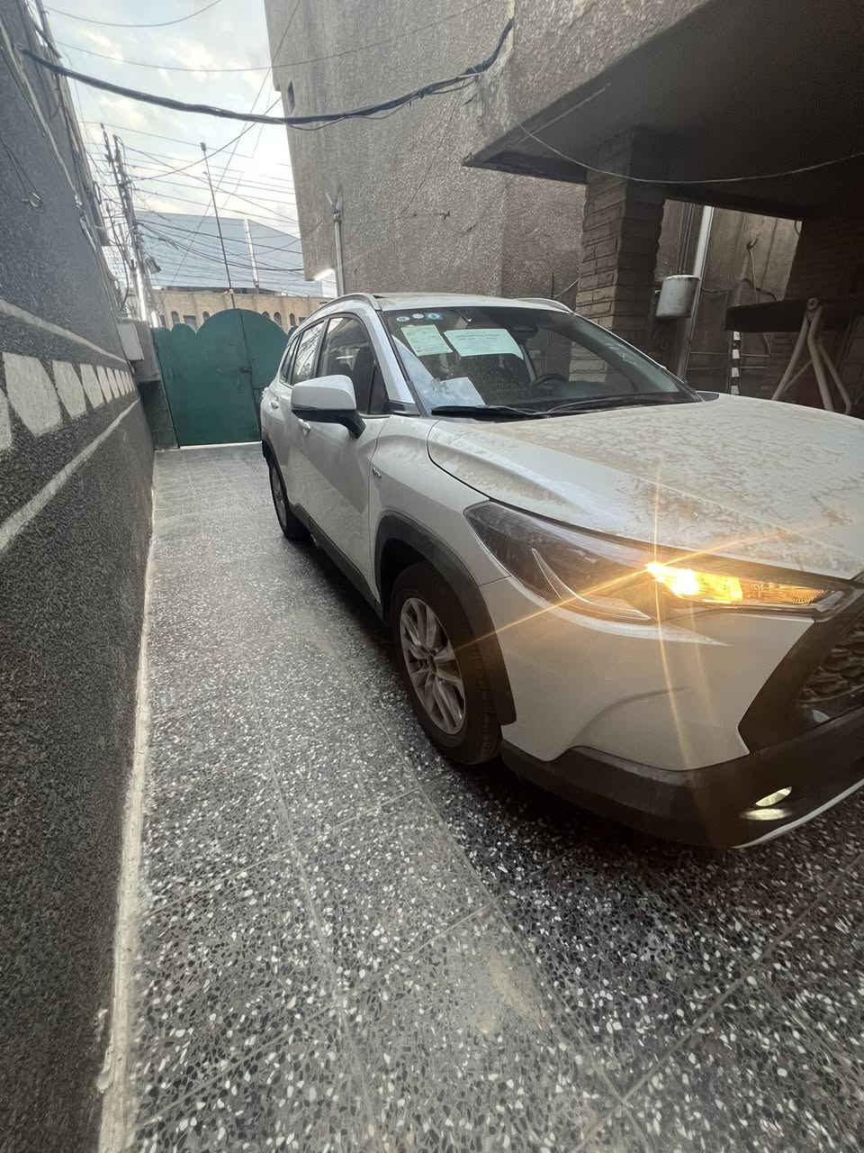 الحلال كورلا كروس 2025  وارد صين زيرو زيرو مماشيه سياره بعده زيرو  السياره بحالة الوكالة.
فول المواصفات:
• فتحة سقف +حمالات
• داخلية جلد احمر +اسود 
• بصمة تشغيل + دخول ذكي 
• لايت LED أمامي وخلفي  +بروجكتر زينون
• قيادة ذاتية (مساعد قيادة) 
• كاميرا خلفية 
• أوتو هولد + إلكتروني بريك 
• تبريد أمامي قطعتين 
• ويلات كروم قياس 17 
• مكاني بغداد سيديه 
 واي استفسار  هاذ رقمي بيه واتساب.
***********
