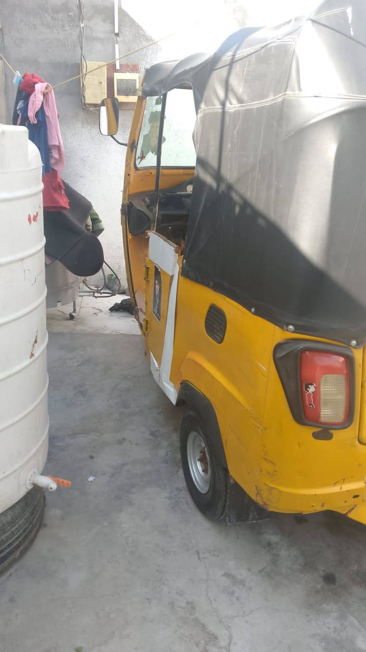 سلام عليكم تكتك بياجو مكينه TVS جديده اوراق سحب ورقة الكمرك موجوده تترقم تكتك جاهزه 3 بيها مجال رقم راعيها ***********
