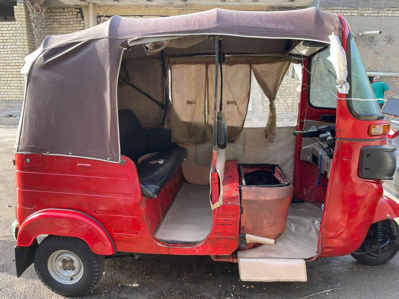 السلام عليكم تكتك جديده ونضيفه كشر ومكينه تجي وشوف بعينك خياس مابيها ابدد تاخذها كبل تطلع بيها مابيها نقوصات اوراق ضايعه باسمي اتكفل عشائر وقانون مكاتبه اسويلك وبدل ضايع كامله مكمله السعر 3800. وبيها مجال بغداد مدينه للصدر ***********
