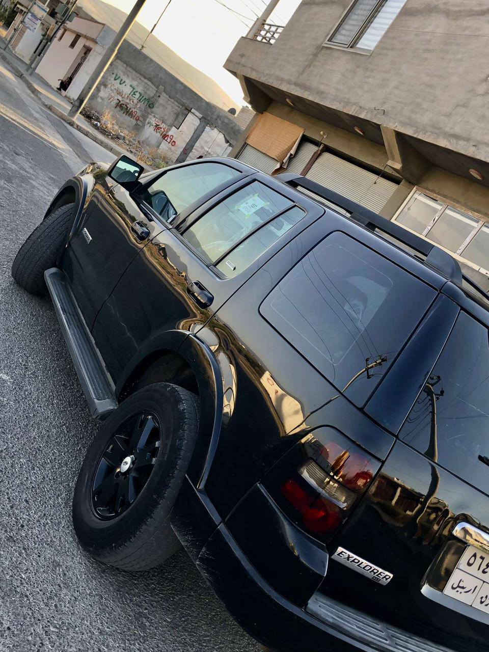 فۆرد اکسپلۆرە  2008شەریکە نیڤایە
کامل مواسەفات  بەس سڵایت و  بەسمە نییە

سیارەکە زۆر خاوین ماوەتەوە  هیچ سبوغو لێدرانی نییە
180هەزار  ڕۆیشتووە  
سەنەوی تازە بەسەر چووە  بەشەرتی تەعویل 
گێڕو مەکینەی  نەکراوەتەوە بەشەرت
ناونیشان   قەڵادزە  
0750 1145623 بشدار, السليمانية
