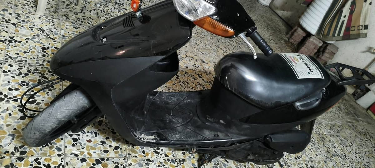 سلام عليكم دراجه ساسوكي أوراق مكفوله نظيفه جدا  للبيع السعر 350 بيه مجال قليل شراي يتصل على الرقم *********** أو على الخاص
