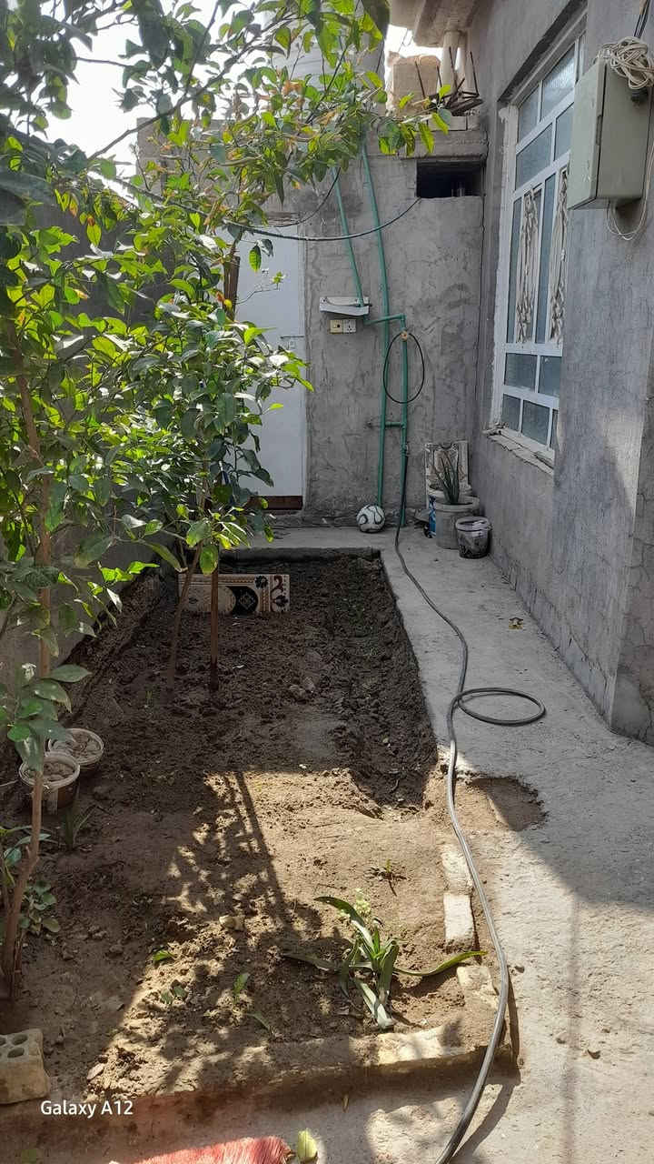 بيت للبيع حي ام البنين البنين زراعي البناء بلوك مسلح السعر٤٧بي مجال للتصال خاص او رقم *********** يتكون من غرفتين استقبال صاله مطبخ وصحيات
