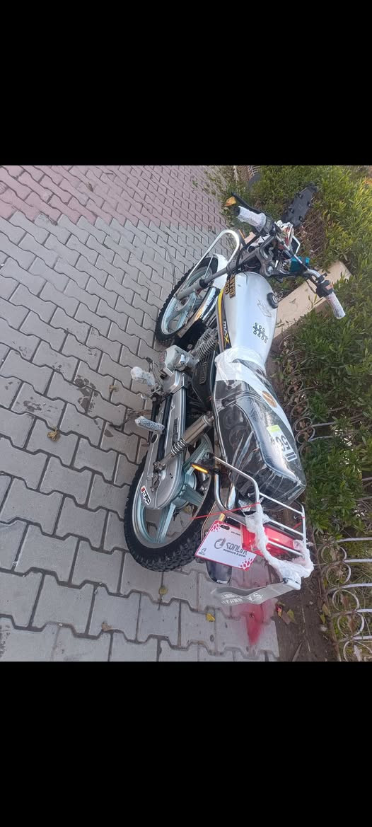 سلام عليكم
جني محرك 200للبيع 
گير محرك بشرط لا صرف لا بخار ولا صوت 
كهربائيات كله شغال بشرط 
الماطور حلوه و جاهزه للشغل ماشاءالله 
سعره 340وبي مجال قليل للطيبين 
***********
