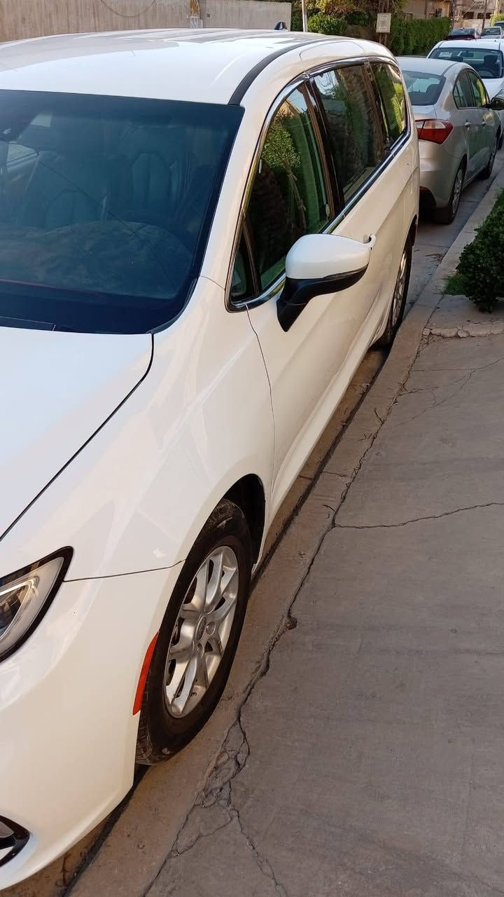 المعرف لايعرف كرايسلر  فويجر السياره العائليه
المواصفات:
 • ✅ موديل 2023
  _____( 7 ركاب)_____
 محرك 6 سلندر V6 قوي وناعم
 شاشة لمس
 نظام صوتي ممتاز
 كاميرا خلفية
 تدفئه كراسي+المقود
 تحكم كامل من المقود
 مثبت سرعة
  تكييف أمامي + خلفي (تبريد ممتاز)
 ابواب جانبية كهرباء
  جنطه كهرباء
 مرايا كهرباء
  نوافذ كهرباء
 نظام ثبات وتوازن
  نظام مانع الانزلاق
 قيادة ناعمة وثبات عالي على السرعات
وبعد موصفات هوايه
 السيارة نظيفة جداً بالحقيقه احلا بهواي
وارد امريكي رقم بغداد
((((((فقط بيع ماراوس))))))
السعر   235$
الاتصال : ***********
مامتواجد عالفيس
