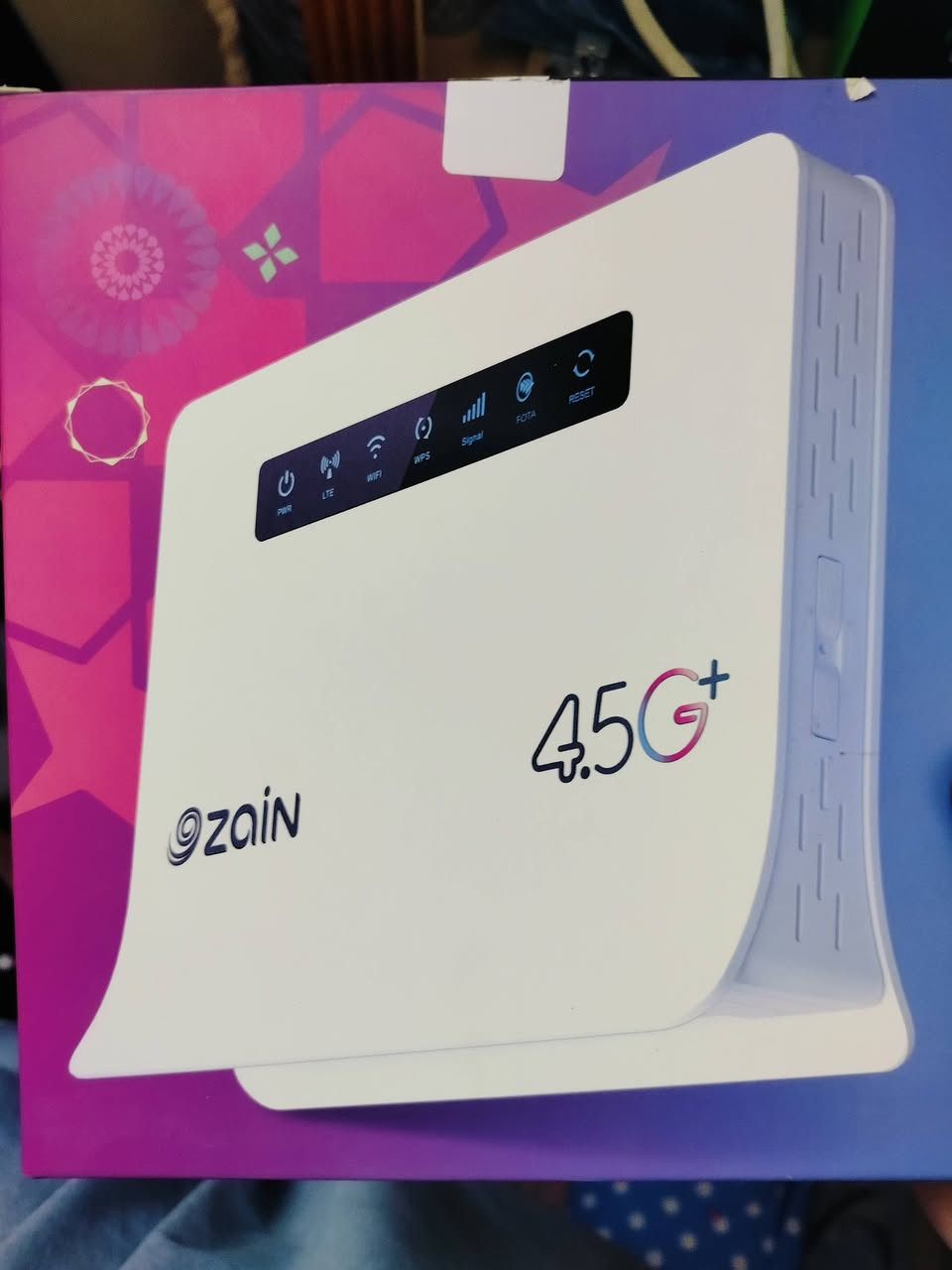 السلام عليكم
زين فاي للبيع مع جميع ملحقاته
للستفسار***********
