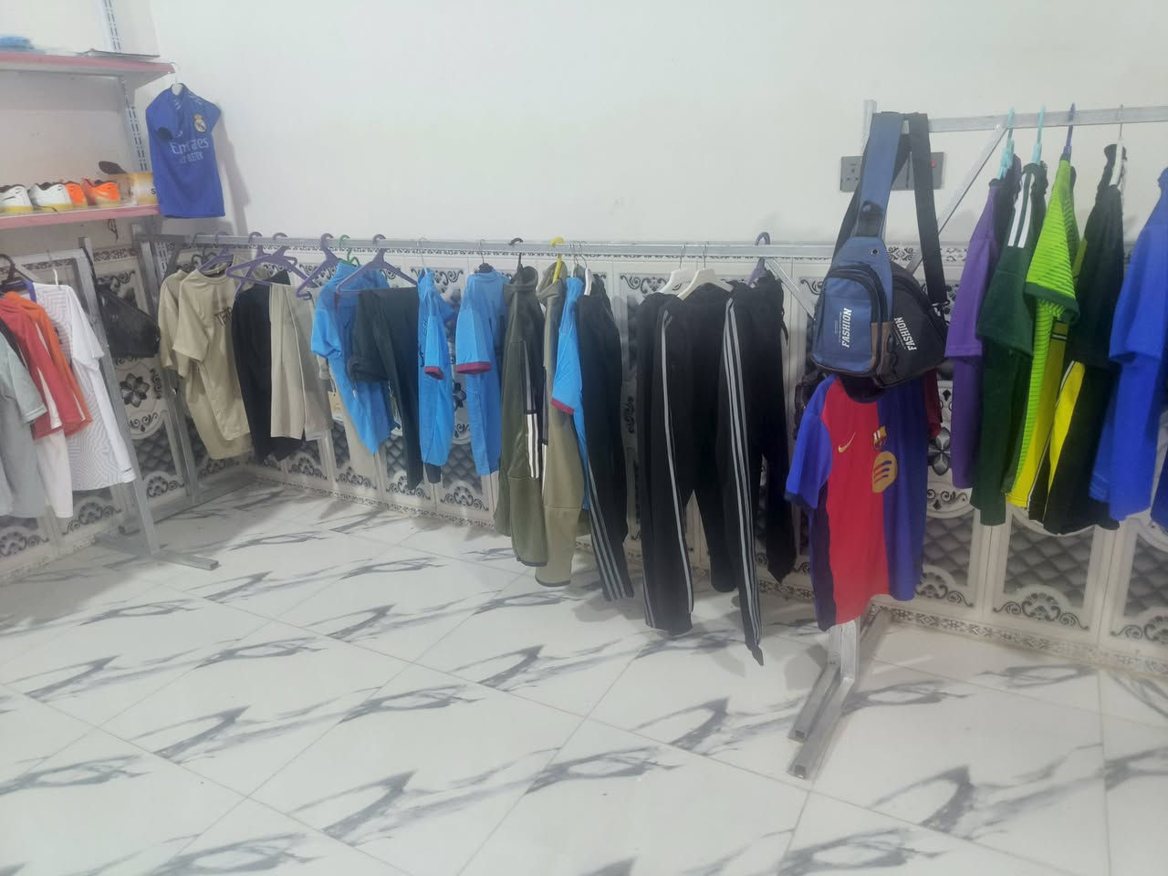 محل تجهيزات رياضيه للبيع مكلف بل نشر اليريد يتصل عل رقم سعره مناسب ***********مكان جزيره الخالديه

