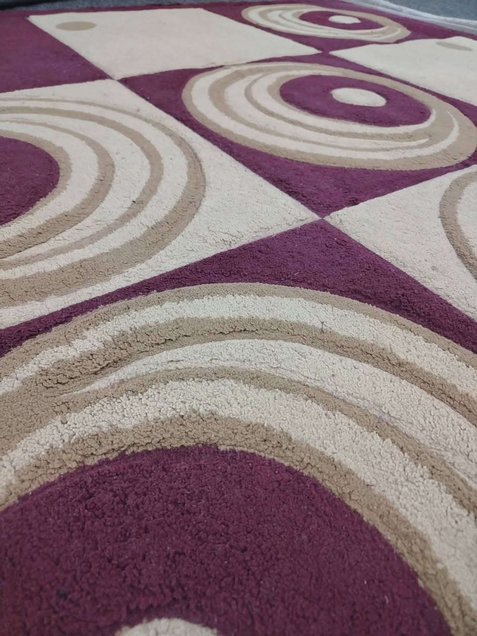 زوليه كاشان نوعيه زينه وخمل عالي قياس 3في 4 نضيفه  للاستفار الاتصال *********** كوفه شارع المعمل السعر 50 وبيه مجال
