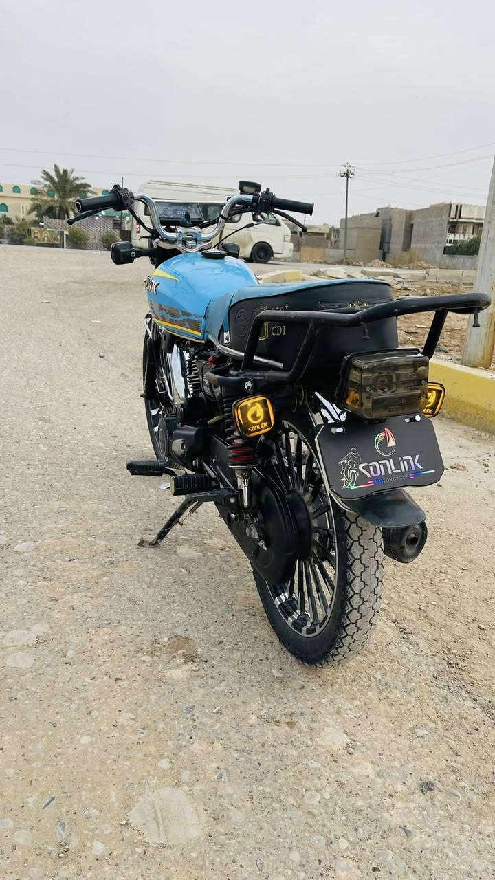 سلام عليكم دراجه للبيع مديل 2025 مكفوله كفاله عامه اوراق كامله مكاني بغداد الحسينيه المعامل ***********
