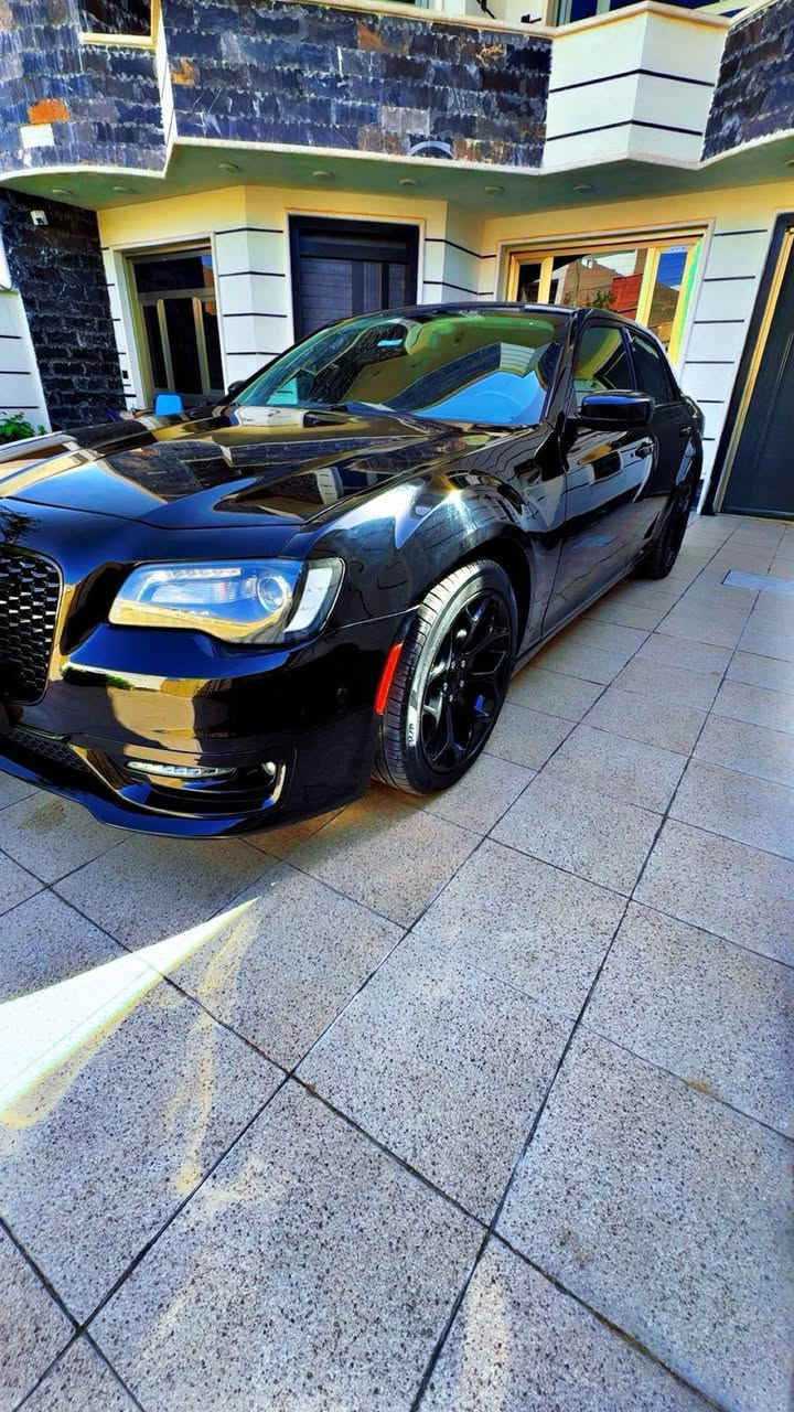 السلام عليكم  Chrysler2022 حزمة خاصة شكل سبورت بدون فتحه فقط وصور الحادث مرفقة جاملغ وبنيد والباب مطخوخ مال سايق من جاملغ قليل ف قطعتين تبديل وقطعه صبغ مكانها بغداد الكرخ السعر 23500الف دولار يعني235ورقة تواصل واتساب او اتصال ***********
