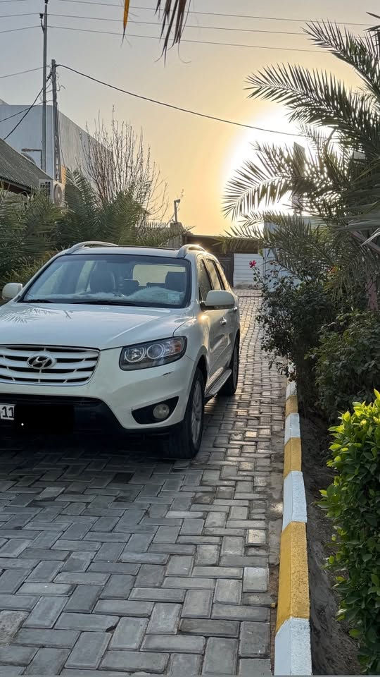 السلام عليكم سنتافي ٢٠١١ للبيع او مراوس 
فول مواصفات ٦سلندر فور ويل 
مكانات صبغ تنباع احزام عدا الجنطه مابيه صبغ 
شواصي مكينه كير مكفولات 
رقم بغداد الجديد مكان السياره نجف 120وبيه مجال 
***********
