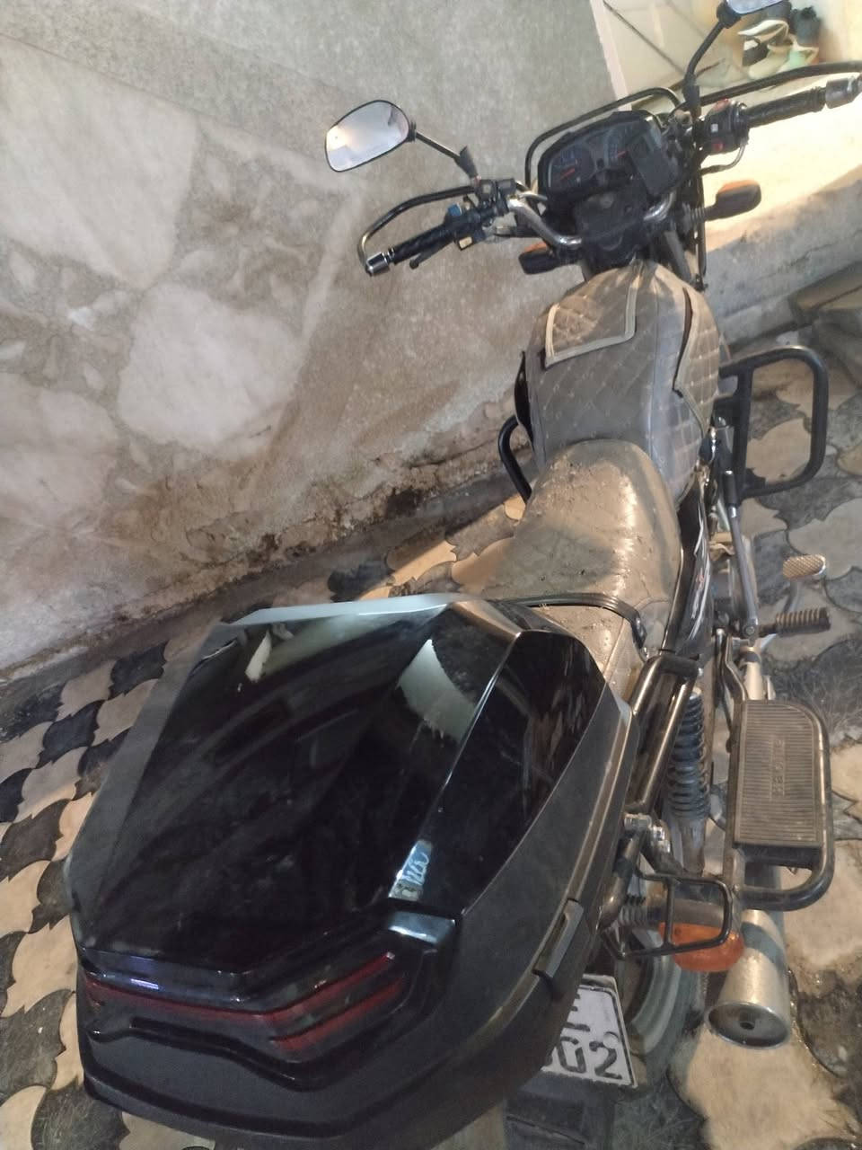 السلام عليكم للبيع دراجة هاوجي زراعي ٢٠٢٣ مرقمة بغداد بأسمي لون اسود  13 ورقة مكاني بغداد للتفاصيل أكثر الاتصال على الرقم ***********
