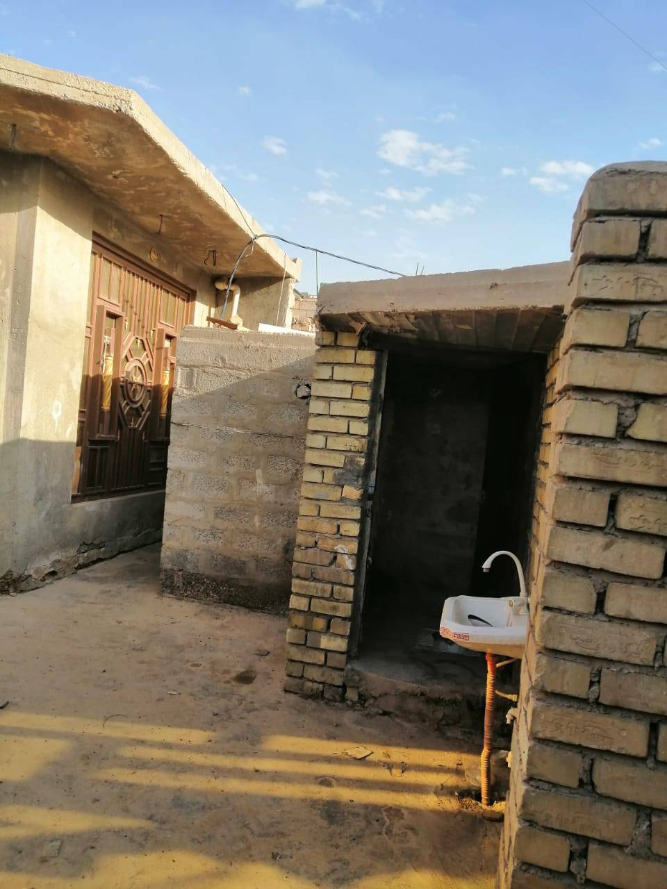 يا الله سلام عليكم بيت للبيع منطقه جامع عتبه خلف المعارض
قريب ع شارع المساحة 200م 
واجه 10 يحتاجله ترتيبات بصيطه 
التفاصيل داخل الصور للستفسار مراجعه مكتب الرحمن شارع الرسول محلات سليم خريبط او الاتصال📞👇
ابو مؤمل 
‏‪***********‬‏
سجاد ***********
