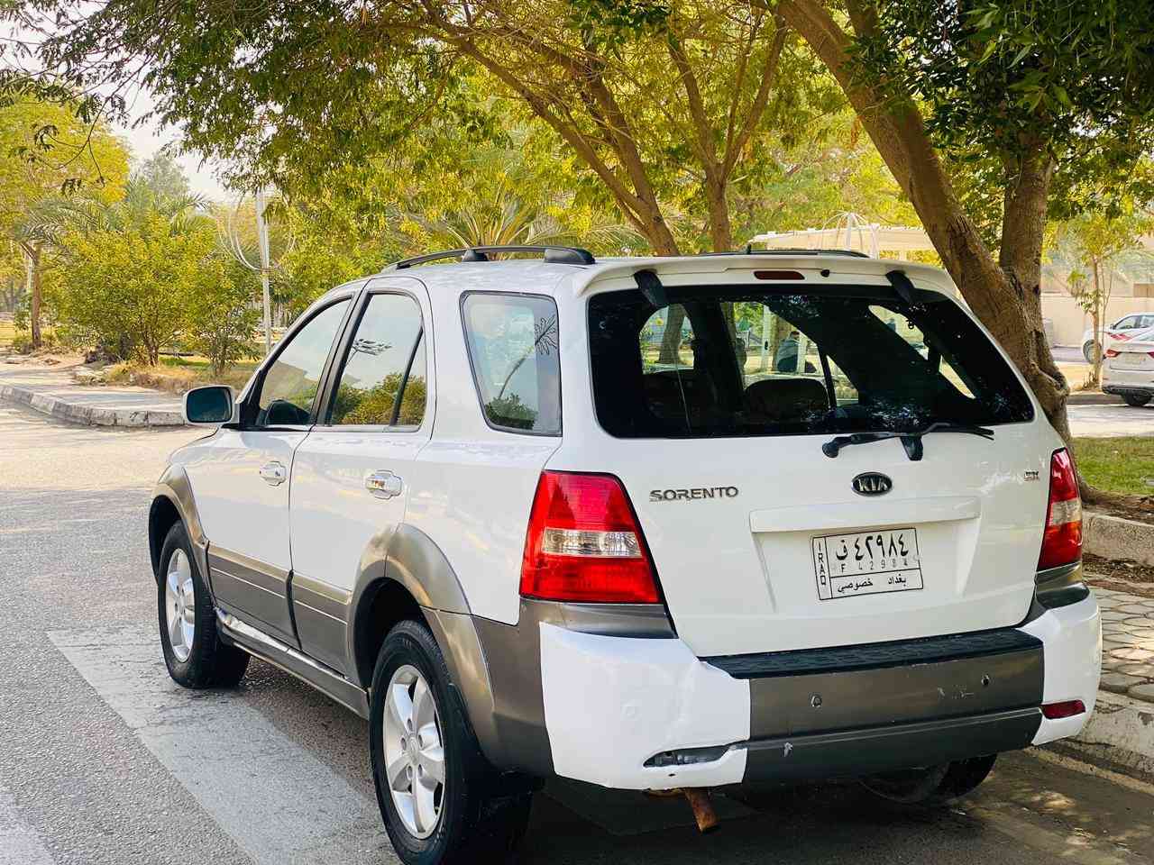 سورنتو موديل 2009 وارد خليجي فول واحد على واحد سياره بيه قطعتين صبق بل عراق سياره جديده وجاهزه سعره 98وبيه مجال رقم*********** موصفات سياره كامره خلفيه مثبت سرعه تحكم استيرن فتحت سقف مرايه شفط كشنات كهربائي محرك 6سلندر تبريد ثلج سياره حداديه تخم تاير جديدات مكان سياره كربلاء
