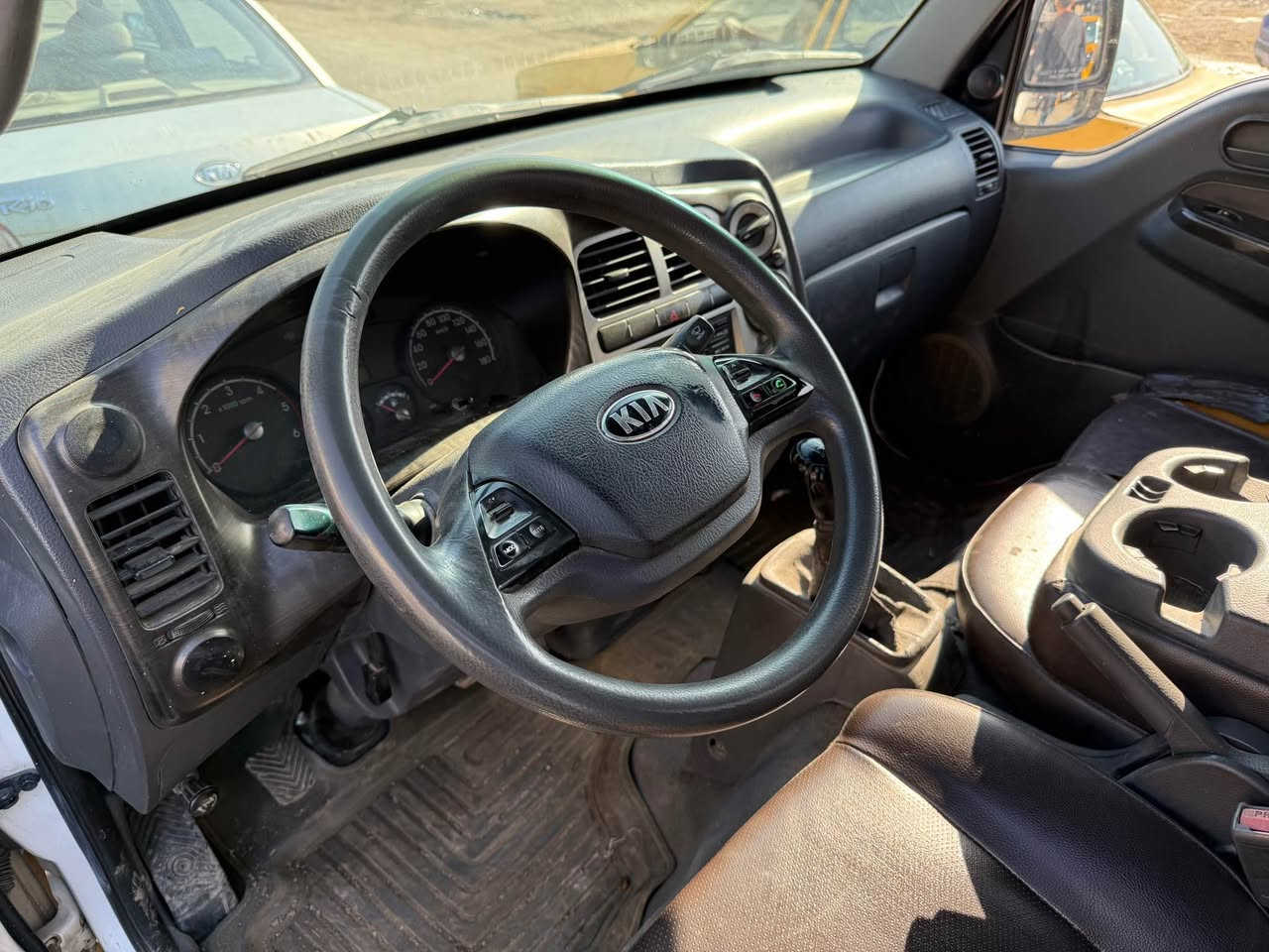 سلام عليكم 
كيا بنكو فحل 2015
تخم تايرات جديد
دهن و فلتر جديد
باتري جديد
سياره براد
سياره  مثل ساعه 
تبريد يحتاج غاز
سياره موجوده بغداد شيخ عمر
استفسار ***********
 اخوكم جاسم الباوي بغداد, العراق
