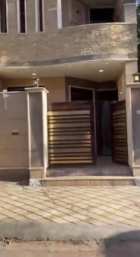دار للايجار موقع حلو سكني قرب شارع مركز 
يحتوي 3نوم وصاله وخدمات 
مكتب عين الفهد
***********
