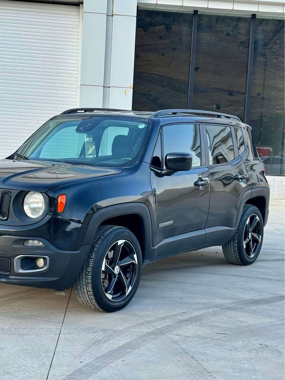 Jeep Renegade 2018 Full
گێر تەماتیک
ماوەی رۆیشتن 59,000 mil
فول مواسفات تەنها سیلایت نیە
دەبل ئەکسل 
بەسمە و شەخال
مەکینە بێ تۆربۆی مەرخوب 
گێر و مەکینەی بەشەرتە نەکراوەتەوە
رەقەم و سەنەوی نوێیە تاکو ٢٠٣٠
بێ بۆیاخ و بێ ئیرباگ 
ئیرباگی نەتەقیوە
دوو سێ ساردی هەیە
هەندەک نوقتە تەزرەی وردی هەیە بێ دیار بوون بە شەرت
رەقەم شانسی ZACCJBBB2JPG73419
نرخی ١٠٥ مەجالەکی زۆر کەم
ژمارە تەلەفون ***********
تکایە مشتەری تێل بکە جوابی نامە نادرێتەوە لەگەل رێزمان سوران, أربيل
