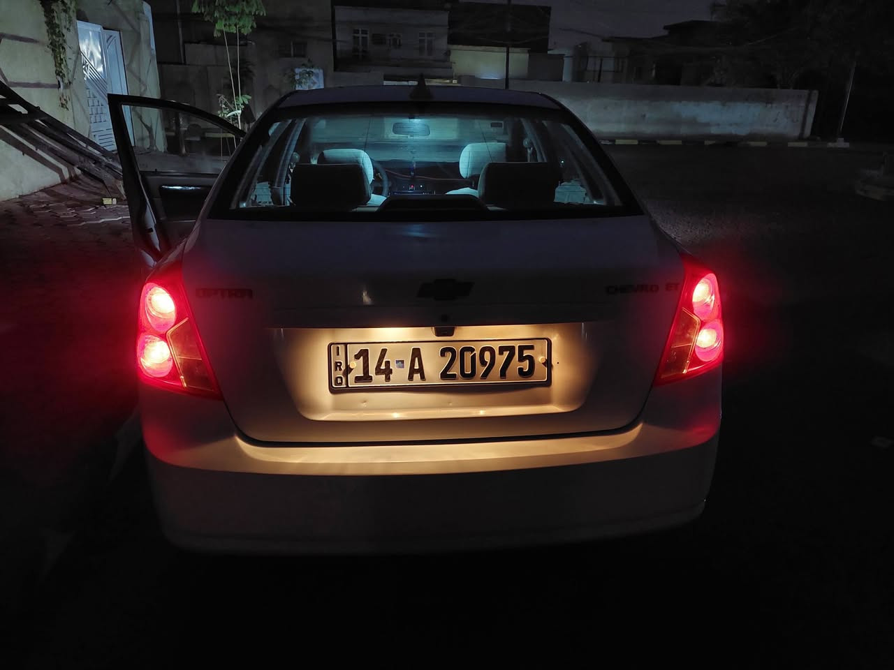 السلام عليكم
للبيع اوبترا موديل 2011 بأسمي تحويل ثاني يوم بأي محافظه  سياره جديده بيهة ادامه كامله حداديه جديده شرط كله اصلي سياره ناعمه جدا تخم تاير جديد باتري جديد منظومه تبريد كله جديد ثلج ❄️ تدفئه شغاله منظومه زينون عالي وبروجكتر لايت نهار سنتر لوك كهربائيات كلهة شغاله شاشه +كاميرا.+ تبديل دهن كير شرط اصلي وكاله. مكفوله كير مكينه كشر بيهة تبديل باب الصدر اصلي مؤسسه وباب السائق بي بارد مبين سياره جديده السعر 82 وبيهة مجال للطيبين
المكان كوت واسط مركز المدينه للتواصل الاتصال. 
***********
***********
