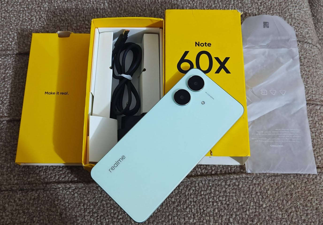 ريلمي نوت 60X
جهاز نضيف ملحقات كاملة
الشاشة : هيرتز 90Hz
البطارية : 5000 ملي امبير+شحن سريع  
الذاكرة : 128 / جيجابايت رام 8
مقاوم للماء والغبار 
السعر 135 شراي خاص 
او واتساب ***********
