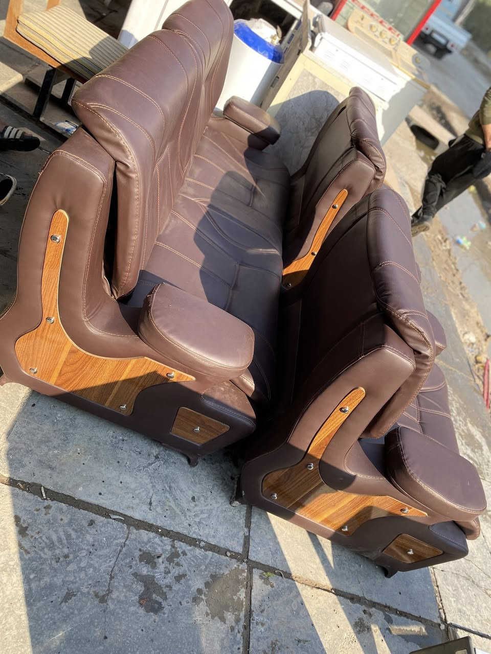 السلام عليكم 
تخم جلد خمس مقاعد نضيف كلش اخو الجديد 
مأخذي بمليون و٢٠٠ 
سعر البيع  ٥٠٠ 
العنوان ( شارع فلسطين) 
***********
