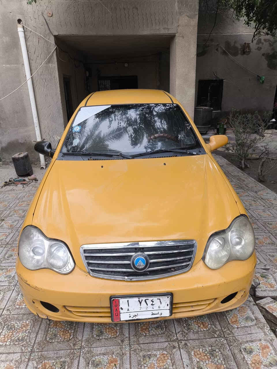 سياره جيلي للبيع سياره خيره من الله محرك وكير كورلا موديل 2012 السعر 24ورقه وبيها مجال الرقم التلفون ***********
