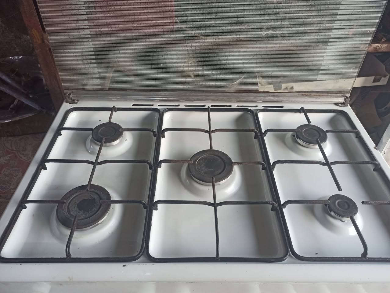 طباخ للبيع 150 الف وبي مجال رقم الهاتف ***********
