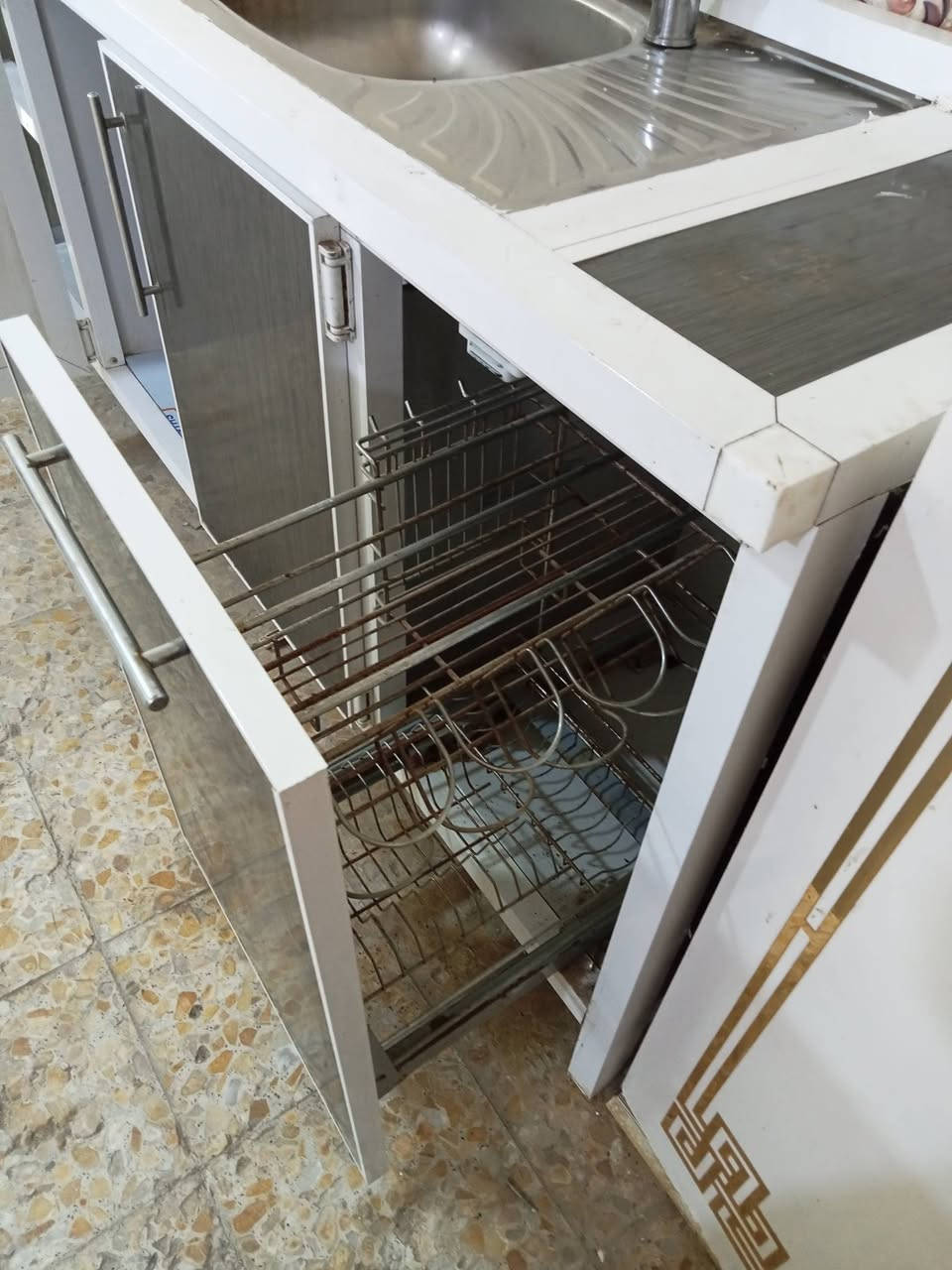 للبيع طباخ شغال سعره ١٥٠ فقط الباب وسنك سعره ١٣٥


**إذا كنت صاحب هذا الإعلان وتريد حذفه لأي سبب، رجاءا أرسل رسالة إلى الدعم الفني**