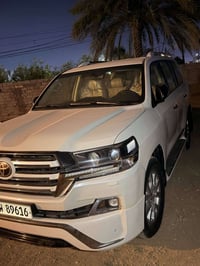 لاندكروزر GXR • ٢٠١٧ • كفاله عامه