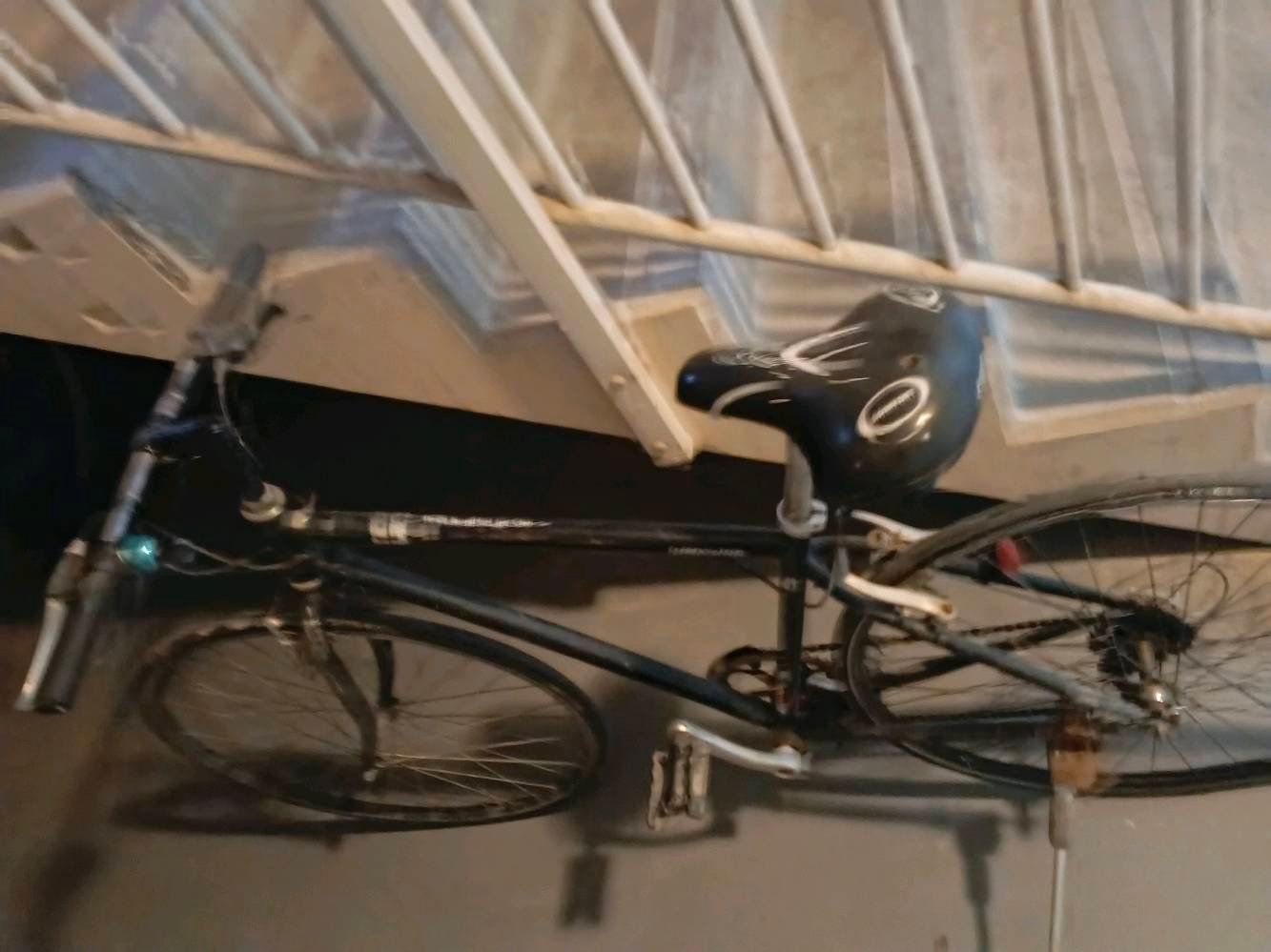 السلام عليكم عندي بايسكل اثنينهن C700 نضيفات الأسود بي بس بنچر خلفي والأحمر كامل مكمل سعر الأسود 40 والأحمر 100 مكاني بسمايه 
