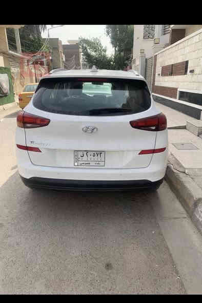 عليكم شباب
توكسان 2021
kmماشيه 52 
الموصفات 
فول عدا البنراما 
5 عدسات  
كشنات الامامي كهرباء تدفئه تبريد
قطعتين تبريد
تحكمات ستيرن 
رادار امامي 
حساسات خلفيه
كامره خلفيه 
السعر220وبيها مجال
***********الرقم
