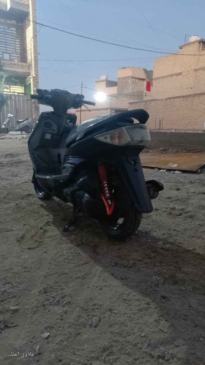 سلام عليكم
سكنس فحل 
دشبول 7الوان
مكفوله كفاله عامه
مكينه نضيف 
زوج تايرات جدد
صدر امامي خلفي جديد
سعرها 600وبيها مجال
***********
