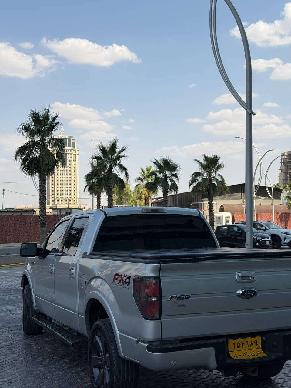 کوردی عربي
***********

فۆرد F150 
مۆديل:٢٠١٣ شەریکە نیڤای سفڕ کیلۆمەتری هەولێر دەرگا گەورەی بۆدی بچووک گێڕ لە عەردی سلایت مەکینە ٨ پستۆن فۆر بای فۆر دەبڵ ئەکسڵ فوول مواسەفات تەبرید و گێڕ و مەکینەی بەشەرت یەک دینار مەسروفی تێدا نیە ئەوەی شارەزابێت لە سەیارە دەزانێت ئەو مۆدێلانە ٢٠١٣ پەلکی بۆیاغی فڕێ دەدات شوێن شوێنی بچووک بۆیاغ کراوە بەڵام من بە حیزام دەیفرۆشم بەو کەسەی موشتەریە نرخی : ١١٧ وەرەقە 

***********
فورد F150 مودیل ٢٠١٣ شركة نيفا صفر اربيل باب كبير او بدي صغير  محرك ٨ سلندر فور باي فور دبل اكسل فول مواصفات مابيهة الف دينار مصرف تبريد مشتغل كير محرك بشرط اي واحد ادا اعرف بالسيارة هو اعرف هادا موديلات اروع كشر مال سبغ مكان مكان صغير مصبغ بس اني ابيعها بالحزام صبغ 
السعر:١١٧ ورقة
