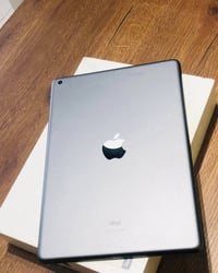 آيباد ٩ • ٦٤ جيجا • بطارية ٩٨%