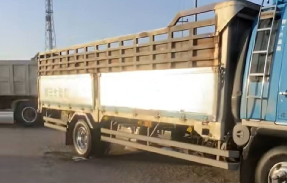 سلام عليكم بدي لبيع ستة وربع قواطع جنل كاعية حديد مكان ناصرية قضاء شطرة رقم ***********
