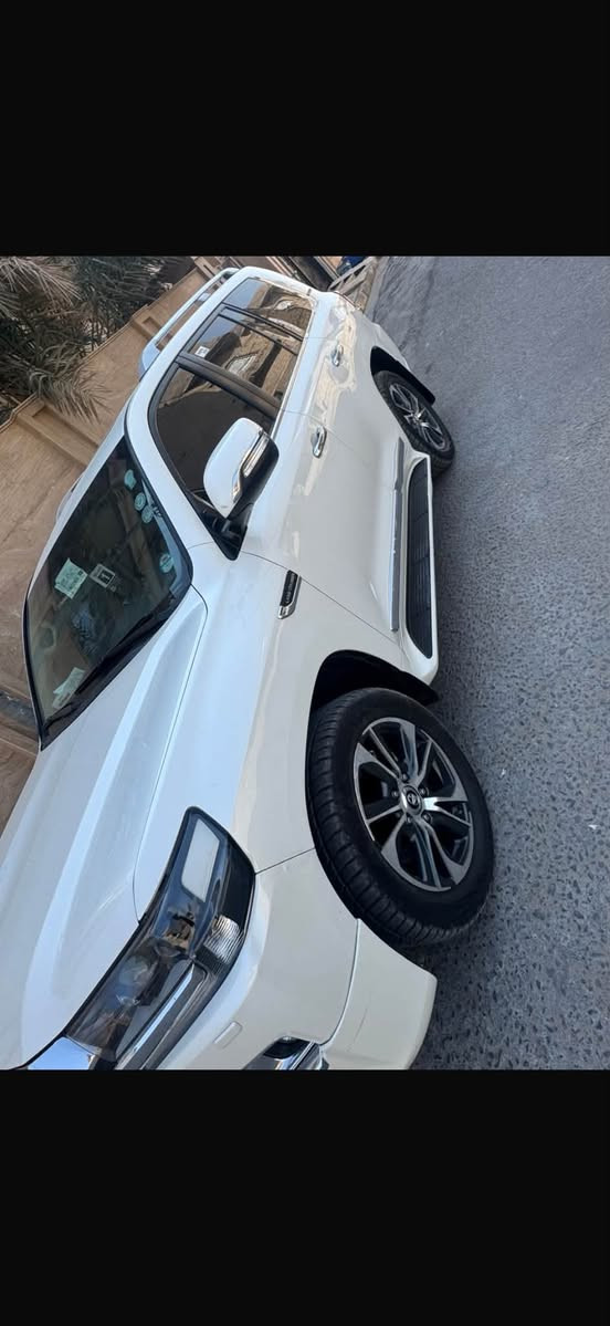 السلام عليكم 
 لاندكروز 18 خليجية كاز سياره نظيفة بيها صبغ جاملق ايمن وطرف البنيد بدون ايرباك وباقي كفاله عامه السعر380 وبيها مجال بسيط مكان السياره البصرة 
للتواصل واتساب واتصال 
***********
