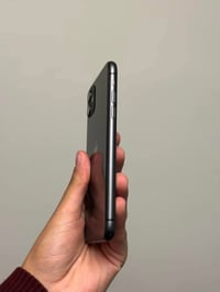 ايفون 11 عادي لون اسود ذاكره 128GB بطاريه 78‎%‎ فيس ايدي عاطل لان شاشه...