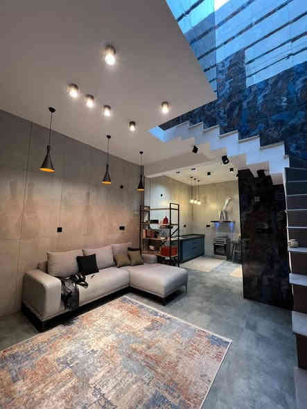 للبيع 50متر في حي النداء ، طابقين صب مسلح، شغل درجة أولى جديد، السعر 65 مع مجال

الاتصال ***********
