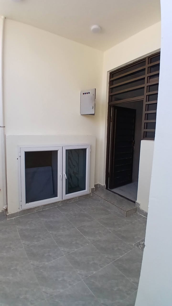 على بركه الله بيت للبيع دوانم المعمل طابقين يتكون ٣غرف نوم شغل درجه اولى قرب جامع مكيه للاستفسار 
***********
او زياره مكتب زمزم @
