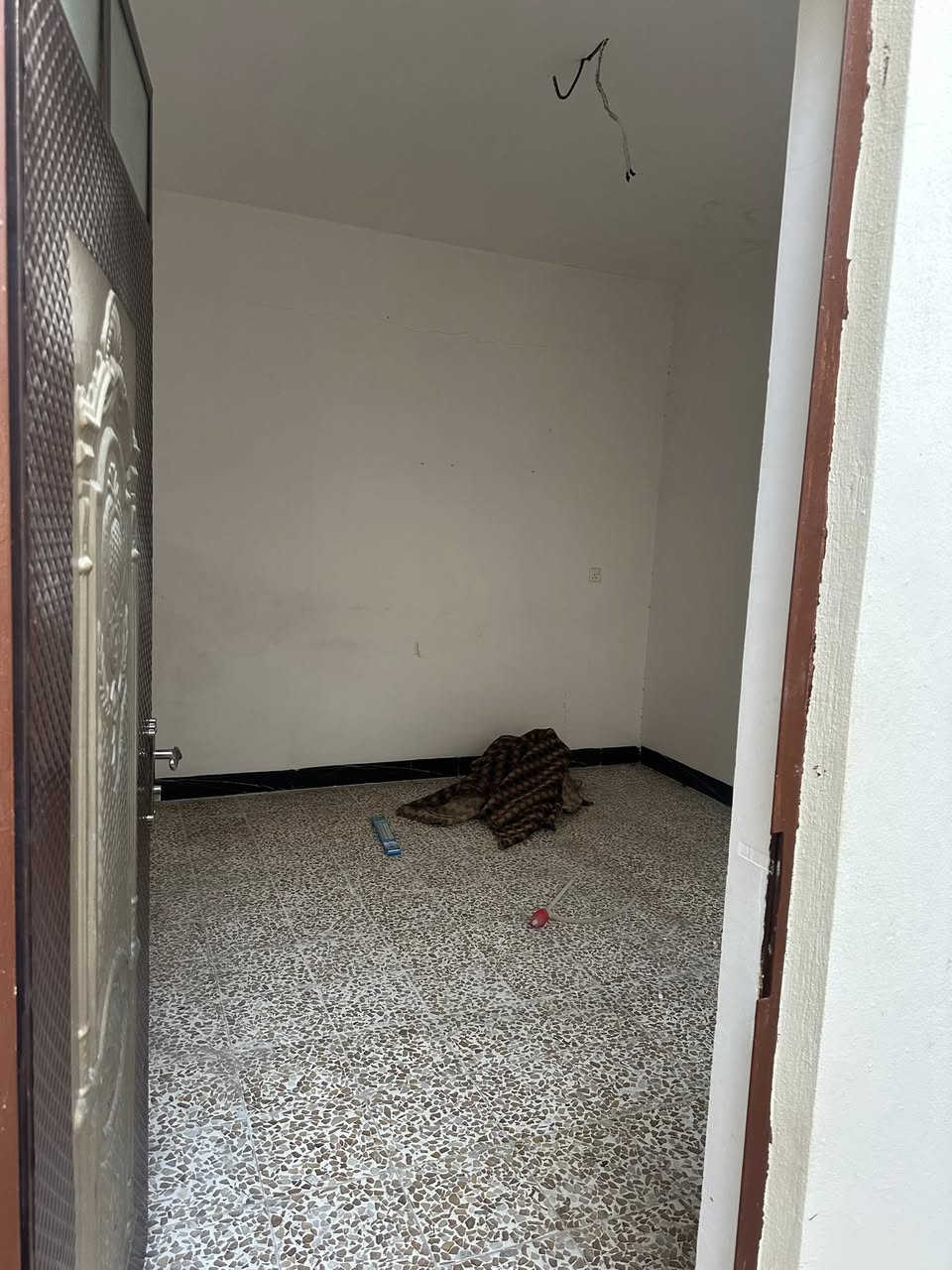 بيت للبيع في منطقه الاصلاح الزراعي  
سند طابو ملك صرف 
مساحه المنزل 75 متر بناء حديث 
بيه غرفتين كبار ومطبخ وحمام 

 للاستفسار
***********
